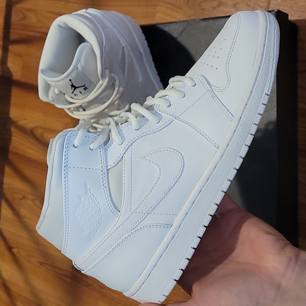 NEW Air Jordan 1 Mid white size 9 men